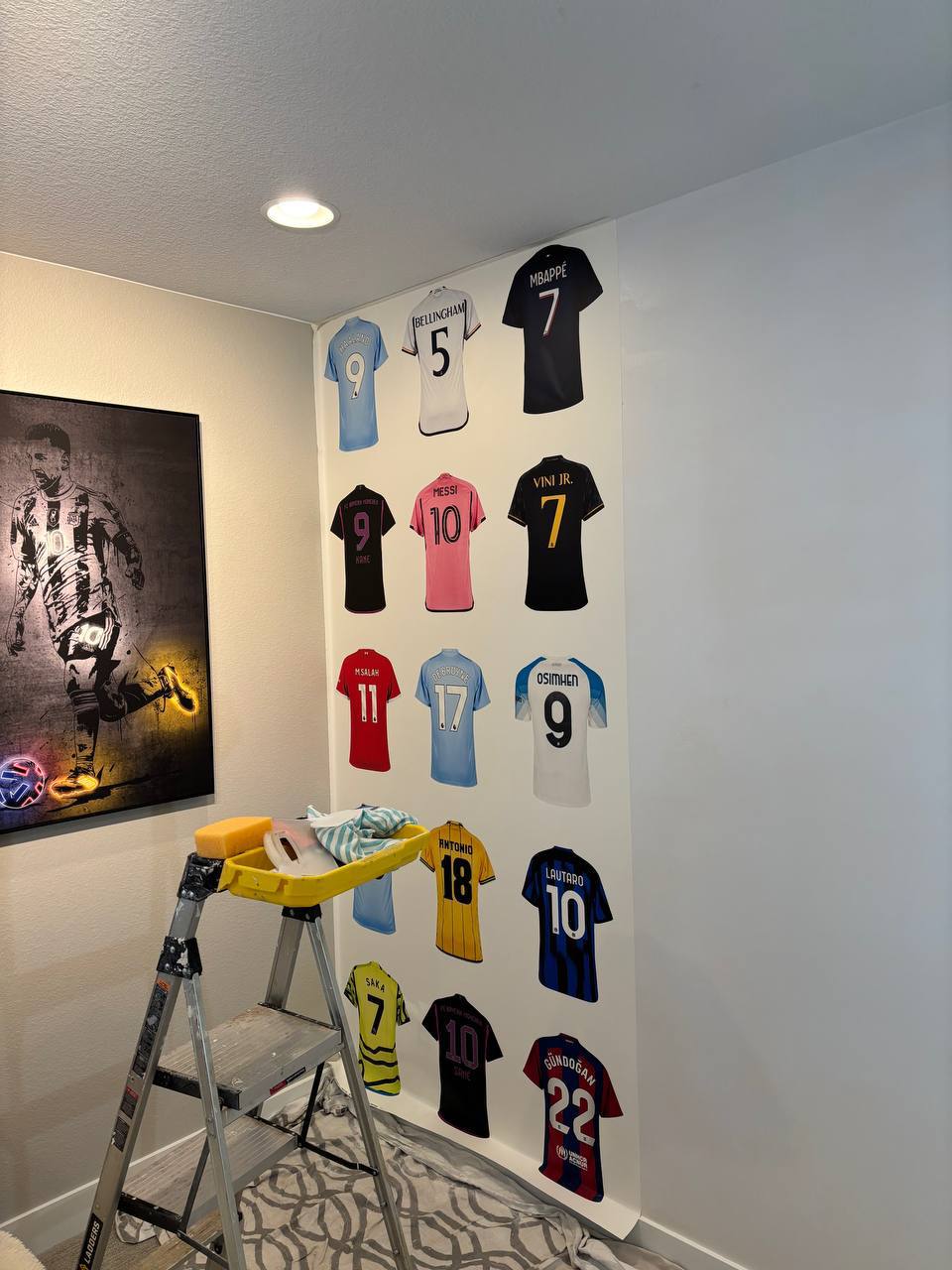 Feature wall with minimalist modern wallpaper