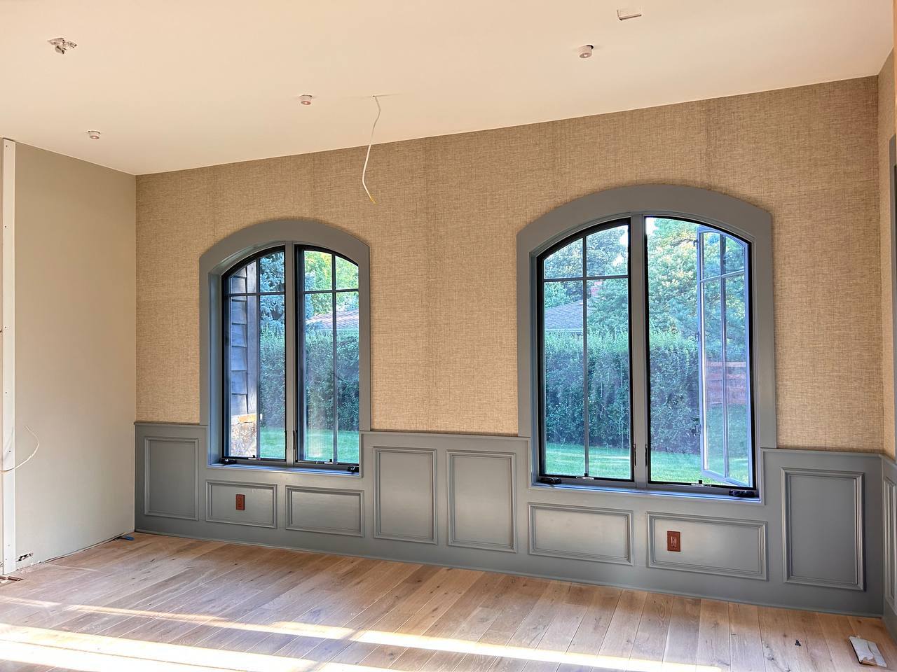 Textured wallpaper aligned perfectly in Colorado home